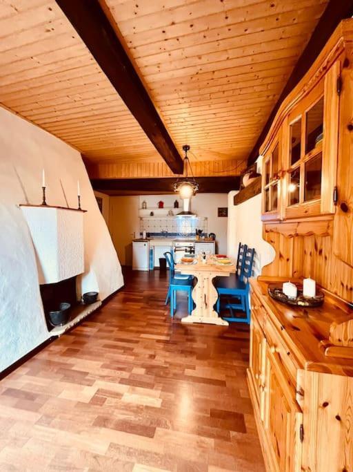Charmant Appartement De Vacances Alta Ripa Hauterive  Exterior foto